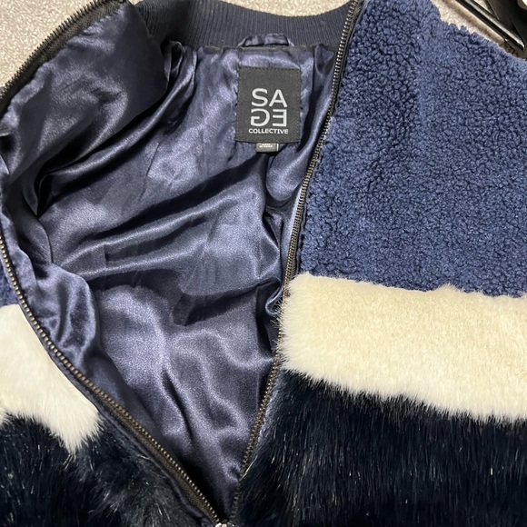 Winter coat with beautiful Faux fur - Picture 3 of 4